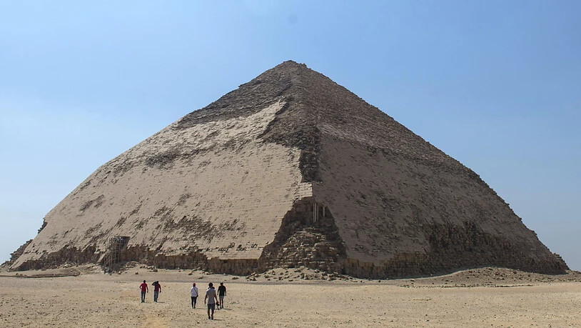 Ägypten macht die Knickpyramide von König Sneferu in der Nähe von Kairo für die Öffentlichkeit zugänglich.