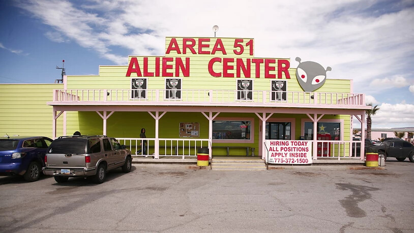 Der Besuch des Touristenzentrums beim US-Militärstützpunkt Area 51, wo nach einer Legende Ausserirdische aufbewahrt werden sollen, genügt einigen Facebook-Nutzern offenbar nicht. Sie wollen gemäss eines Facebook-Posts den US-Stützpunkt "stürmen". …