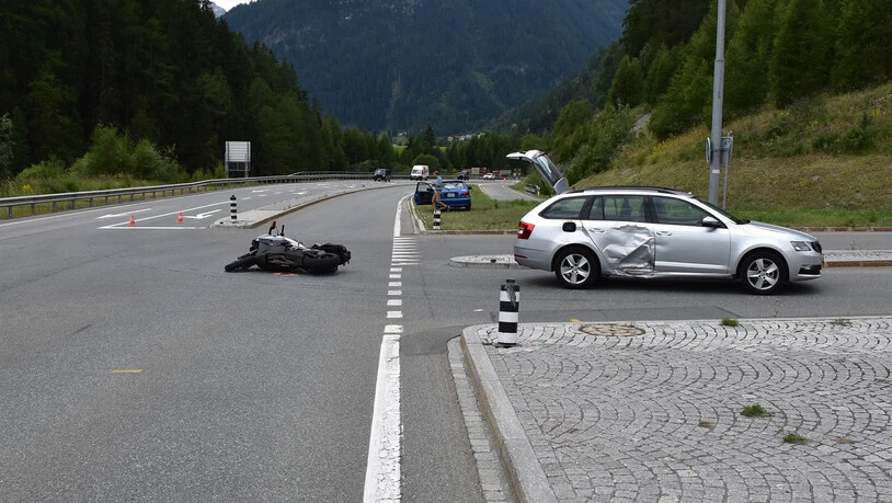 Der Töfffahrer wurde bei einer Kollision bei Susch mittelschwer verletzt.