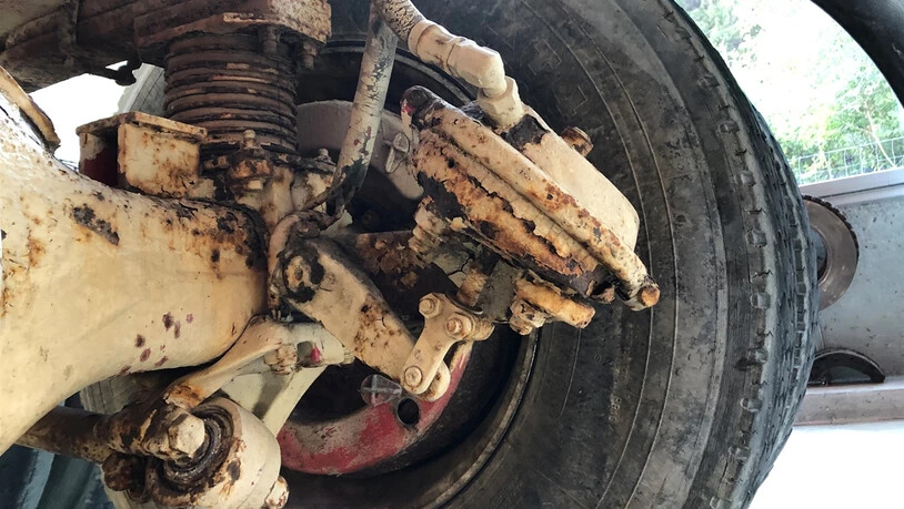 Bedenklicher Zustand: Dieser für den Export bestimmte Lastwagen fuhr nicht mehr weiter. 