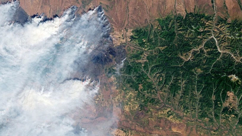 Am nördlichen Polarkreis brennt's wie selten zuvor: Nasa-Satellitenaufnahme eines Waldbrands in Sibirien. (Symbolbild)