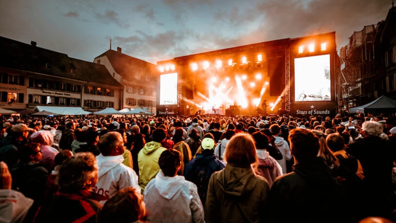 Schöne Unbekannte  aus Jona