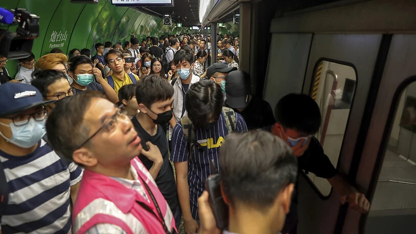 Vielerorts gab es am Montag aufgrund von Streikmassnahmen ein Chaos in Hongkong.