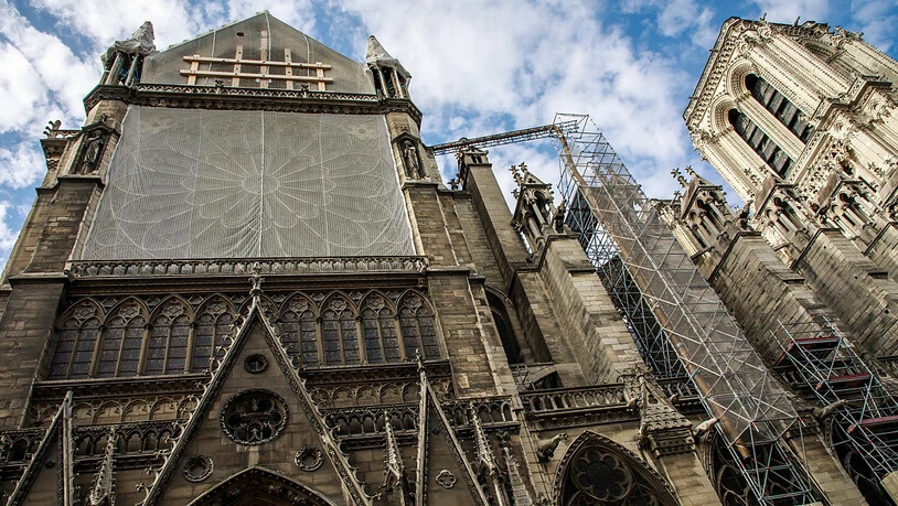 Ab kommender Woche soll der wegen der Gefahr von Bleivergiftungen gestoppte Wiederaufbau der Pariser Kathedrale Notre-Dame wieder aufgenommen werden.