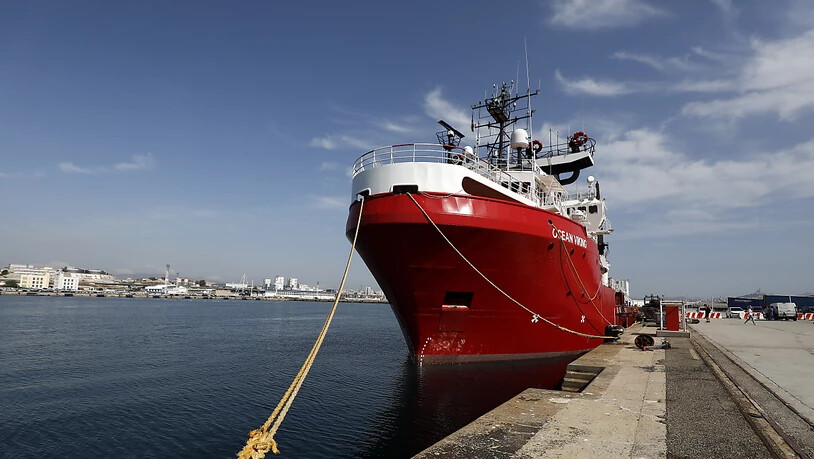 Das Rettungsschiff "Ocean Viking" der Hilfsorganisationen SOS Méditerranée und Ärzte ohne Grenzen im Hafen von Marseille (F). (Archivbild)