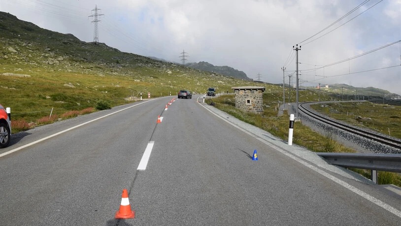 Die Passstrasse musste am Samstagnachmittag für kurze Zeit gesperrt werden.