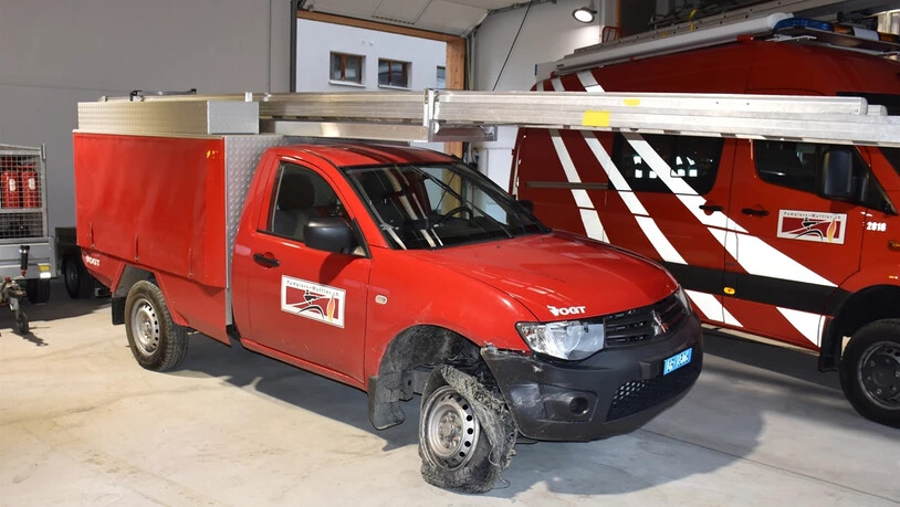 Dieser Geländewagen der Feuerwehr wurde entwendet und beschädigt.