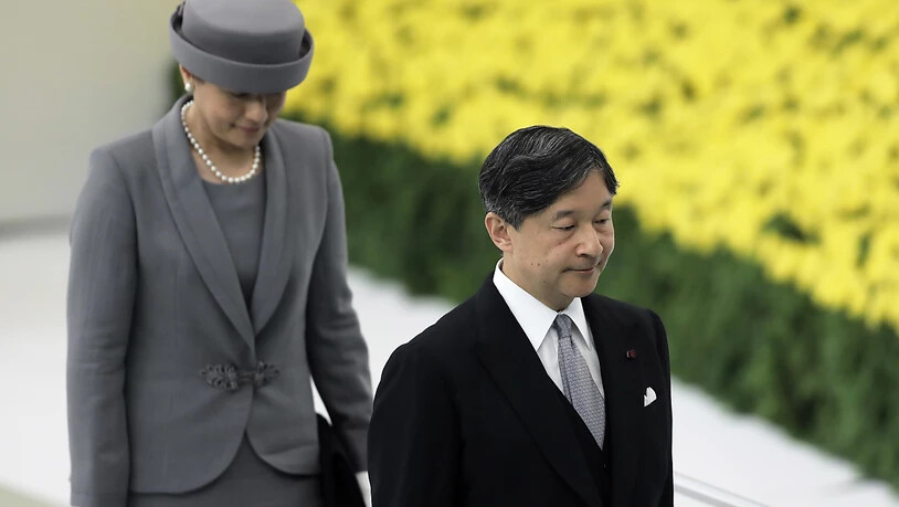 Der japanische Kaiser Naruhito und Kaiserin Masako an einer Gedenkveranstaltung zur Kapitulation Japans im Zweiten Weltkrieg.