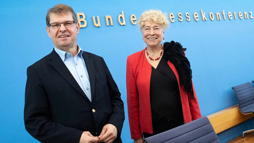 Gesine Schwan (rechts) und Ralf Stegner haben ihre gemeinsame Bewerbung für den Vorsitz der SPD am Freitag präsentiert.