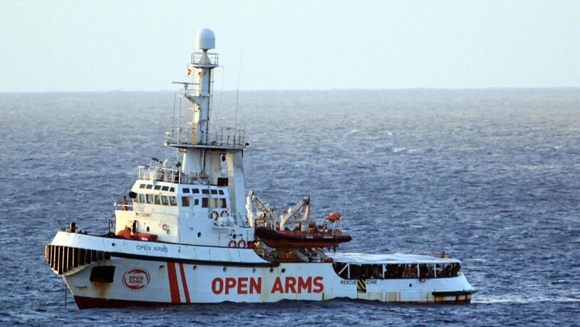 Die Lage auf dem spanischen Rettungsschiff ist laut Aussagen von Augenzeugen explosiv.