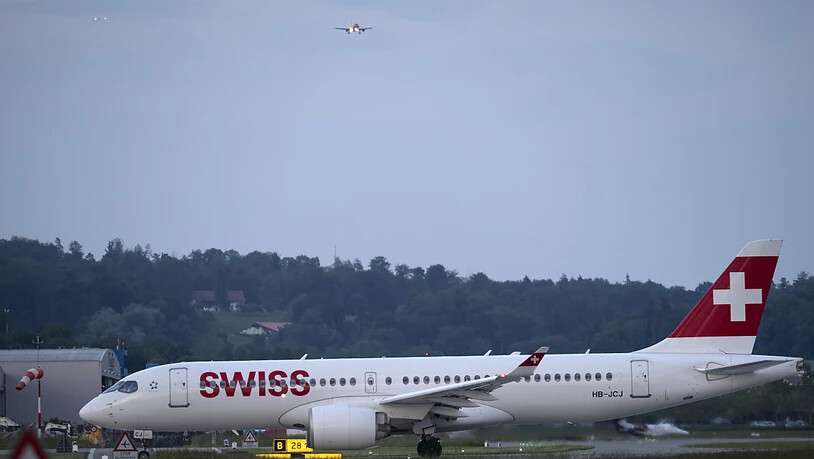 Ein Flugzeug des Typs Airbus A220-300 von Swiss. (Symbolbild)