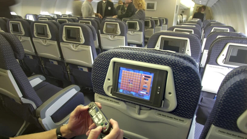 Laut einer Augenzeugin an Bord flogen Passagiere aufgrund von Turbulenzen "buchstäblich über die Sitze". (Symbolbild)
