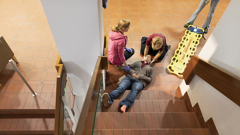 Die häufigste Todesursache bei Nichtberufsunfällen in der Schweiz sind Stürze, oft auf Treppen. (Themenbild)