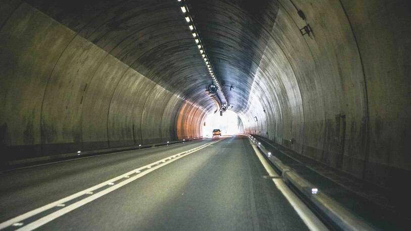 In der Nacht ist der Tunnel während den Sanierungsarbeiten nicht befahrbar.