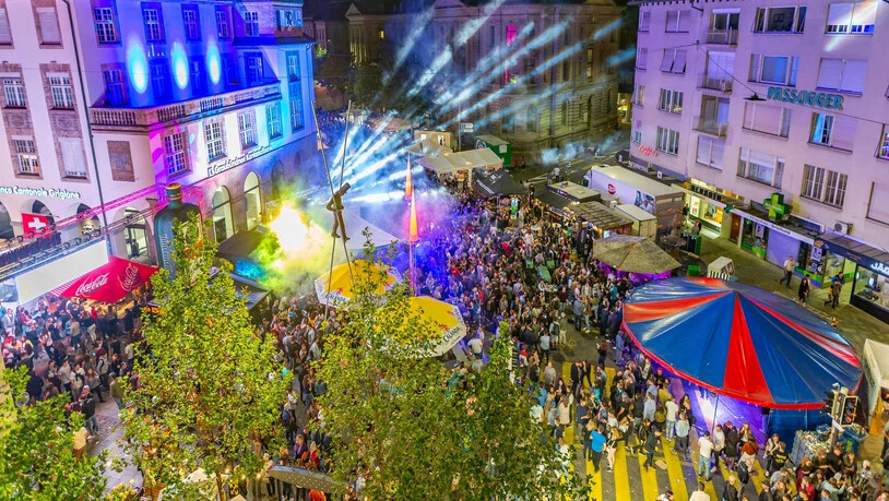 Am Churer Fest geht auf dem Postplatz die Post ab. 