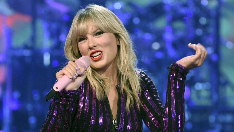 US-Sängerin Taylor Swift will ihre früheren Alben noch einmal aufnehmen. Grund dafür ist ein Millionen-Deal, bei dem die Master-Aufnahmen ihrer Songs Besitzer wechselten.