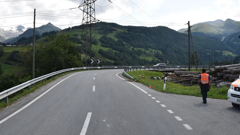 Der 77-jährige Motorradfahrer verletzte sich schwer.