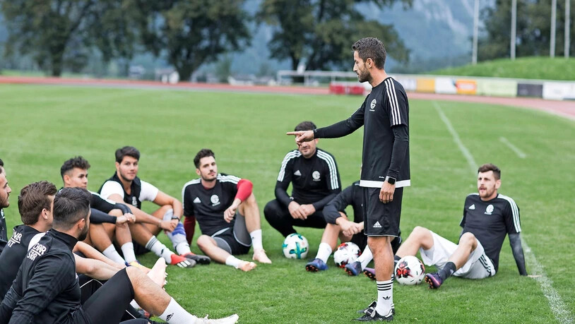 FCG-Trainer Mentor Boshtraj vermittelt den Spielern seine Philosophie.