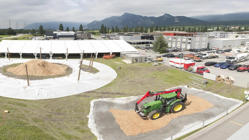 In Maienfeld wird eine Public Viewing Arena für das Eidgenössische Schwing- und Älplerfest aufgebaut.