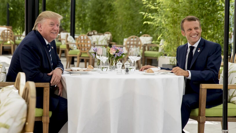 Die Präsidenten Macron und Trump trafen sich völlig überraschend schon vor Gipfelbeginn. Noch vor seiner Abreise nach Biarritz hatte Trump Strafzölle auf französischen Wein oder andere Vergeltungsmassnahmen angekündigt, falls die Regierung Paris bei den…