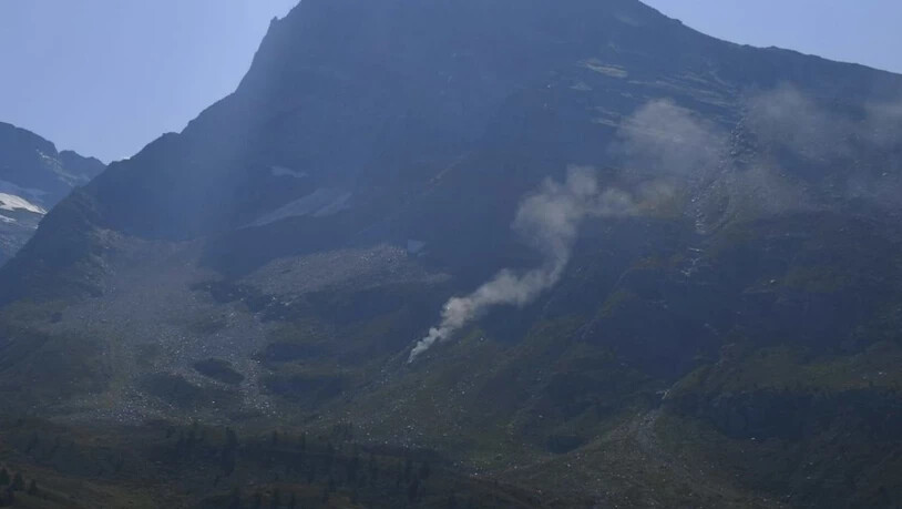 Am Simplonpass im Wallis ist ein Kleinflugzeug abgestürzt. Der Pilot und zwei Passagiere kamen ums Leben.