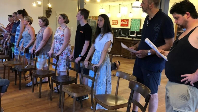 Willkommen im Supermarkt des Lebens: Einige Darsteller sind im Probelokal bereits am Üben für das neue Stück.Pressebild