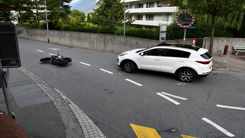 Auf der Gäuggelistrasse kollidierten ein Auto und ein Töff.