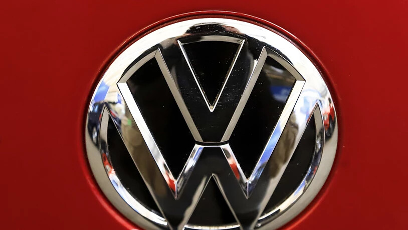 Der Volkswagen-Konzern hat sich mit klagenden Fahrzeugbesitzern und der US-Umweltbehörde EPA auf eine Lösung im Streit um angebliche Falschangaben zum Benzinverbrauch von Autos geeinigt. (Archivbild)