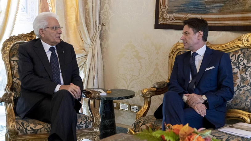 Der designierte Ministerpräsident Giuseppe Conte (r) ist am Mittwoch mit Staatspräsident Sergio Mattarella zusammengetroffen.