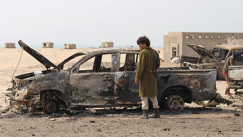 Nach einem Luftangriff durch die Vereinigten Arabischen Emirate im südlichen Jemen.