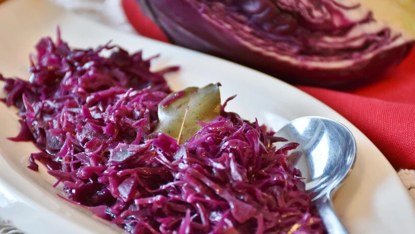 Das Rotkraut zählt zu den Klassikern der herbstlichen Rezepte.