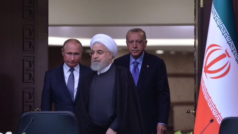 Recep Tayyip Erdogan (r), Hassan Ruhani (M) und Wladimir Putin (l) berieten am Montag in Ankara über den Syrien-Konflikt.