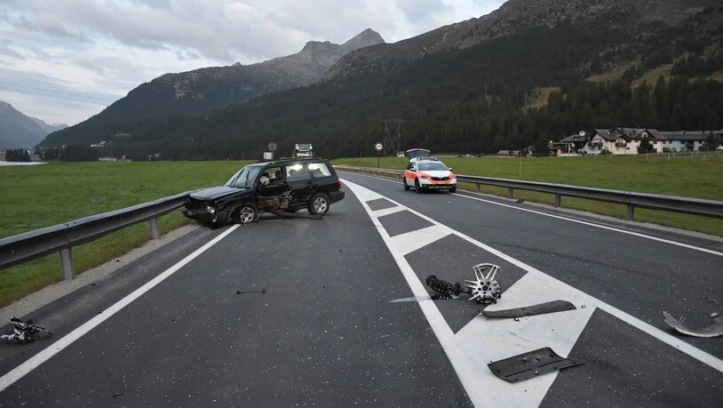 Der Fahrer diese Autos wurde mittelschwer verletzt.