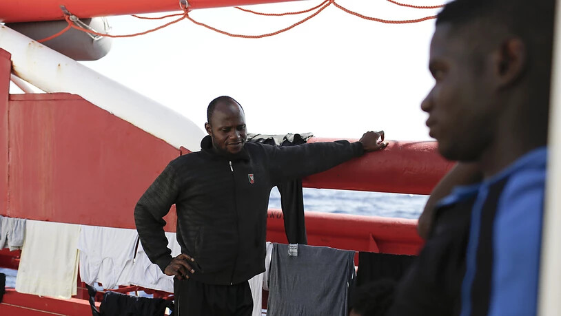 Das Rettungsschiff "Ocean Viking" hat bei einem neuen Einsatz vor der libyschen Küsten 48 Bootsflüchtlinge an Bord genommen. Unter ihnen seien Frauen, sehr junge Kinder und ein Neugeborenes, teilte die Hilfsorganisation SOS Méditerranée mit. (Archivbild)