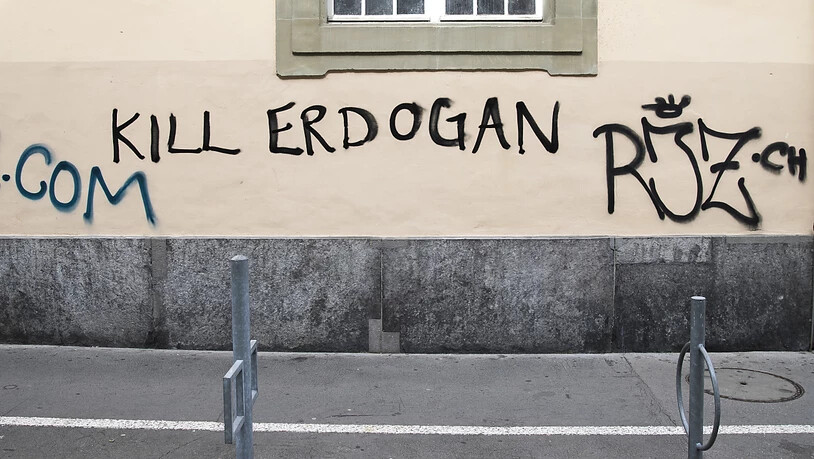 Die Aufforderung "Kill Erdogan" hat keine strafrechtlichen Folgen. Die Türkei wehrte sich bis vor Bundesgericht gegen Schriftzüge wie diesen, allerdings vergeblich. Im Bild ein Schriftzug aus Bern. (Archiv)