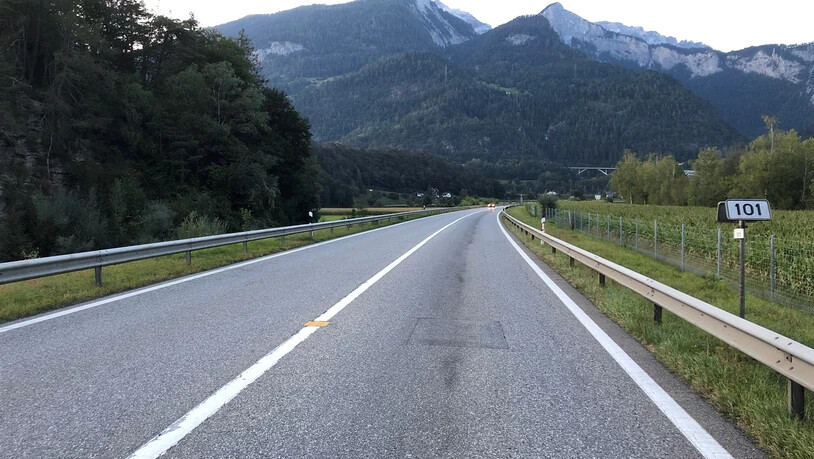 Die Unfallstelle auf der A13 bei Bonaduz in Richtung Reichenau.