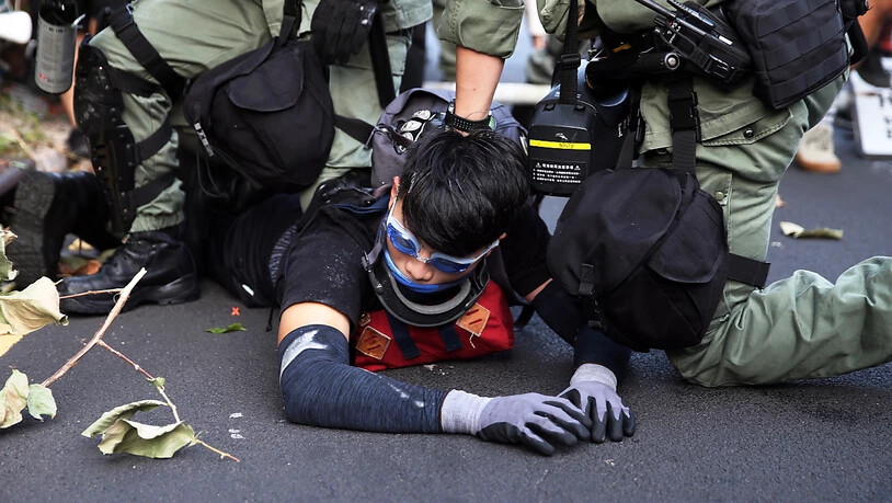 Bei Protesten von Regierungsgegnern in Hongkong ist es erneut zu Ausschreitungen gekommen.