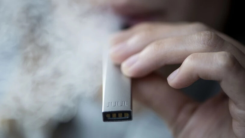 Gegen den E-Zigaretten-Hersteller Juul Labs soll einen strafrechtliche Untersuchung in den USA laufen. (Archivbild)