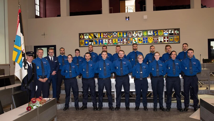 Die 17 frischgebackenen Polizistinnen und Polizisten beginnen am 1. Oktober ihren Dienst.