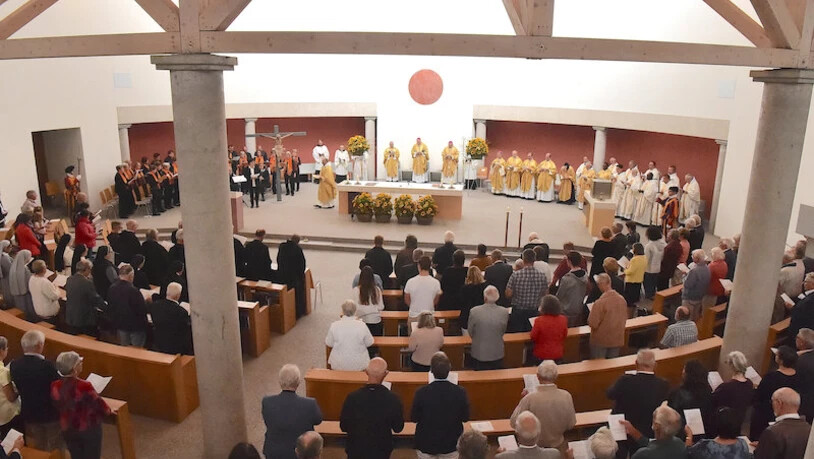 In Begleitung der Schweizer Garde: Bischof Marian Eleganti, Erzbischof Thomas E. Gullickson und Erzbischof Thomash Peta (von links). 