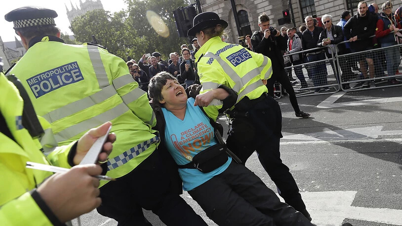 Die Polizei nahm in London innert zwei Tagen mehr als 470 Demonstranten der Bewegung Extinction Rebellion fest.