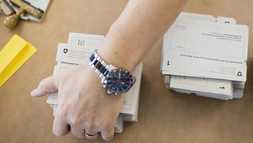 Für den 9. Februar 2020 werden wieder Abstimmungszettel verteilt. Schweizer Stimmberechtigte entscheiden dann über eine Initiative und ein Referendum. Es wird der erste Abstimmungssonntag der neuen Legislatur. (Themenbild)