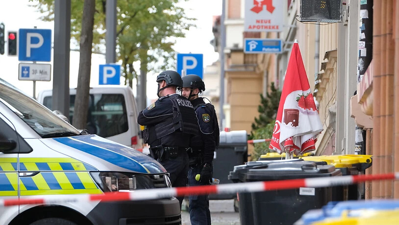 Die Polizei stand zunächst vor einem Rätsel, was das Motiv für die gezielten Schüsse in Halle war.