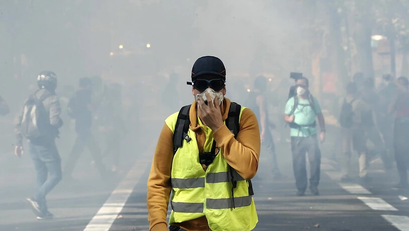 Zu Beginn der wöchentlichen "Gelbwesten"-Kundgebung mit tausenden Demonstranten in Toulouse setzte die Polizei am Samstag Tränengas ein.