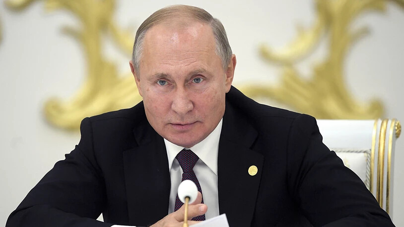 Der russische Präsident Putin hat sich für eine Verlängerung des New-Start- Vertrags über eine Verringerung der Atomarsenale ausgesprochen. Es sei "praktisch das letzte Instrument, das ein ernstes Wettrüsten" einschränke. 
(Archivbild)