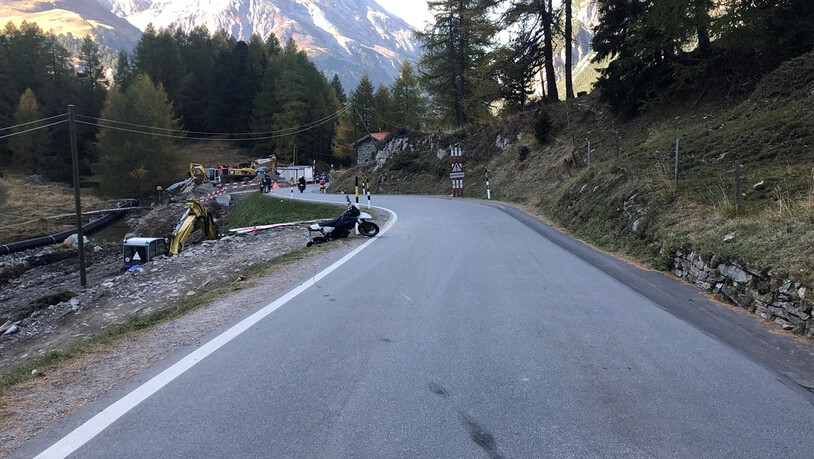 Hier ereignete sich der Verkehrsunfall zwischen zwei Motorrädern und zwei Fussgängern.