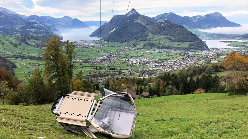 Die abgestürzte Gondel der Rotenfluebahn, die von Rickenbach ob Schwyz auf die Rotenflue in der Mythenregion führt.