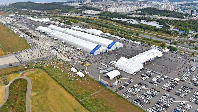 Von der internationalen Ausstellung für Luft-, Raumfahrt und Verteidigung bei der südkoreanischen Hauptstadt Seoul, bringt die Kopter Group AG eine Absichtserklärung zur Zusammenarbeit mit Korea Aerospace Industries nach Mollis.