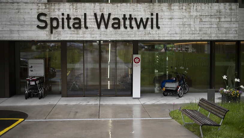 Das Spital Wattwil gehört zu den fünf Regionalspitälern im Kanton St. Gallen, die von einer Schliessung bedroht sind. Entscheiden wird der Kantonsrat im kommenden Frühjahr.