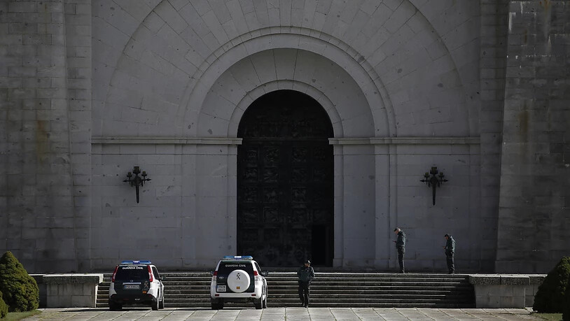 Der spanische Diktator Franco soll am heutigen Donnerstag von seiner bisherigen Ruhestätte im Mausoleum "Valle de los Caídos" bei Madrid (Bild) umgebettet werden. (Archivbild)